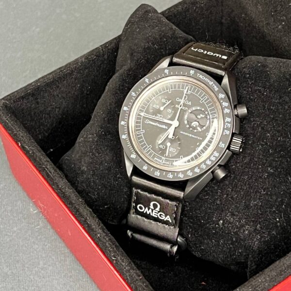 ساعت مچی سواچ مدل Mission to Moon با بند برزنتی